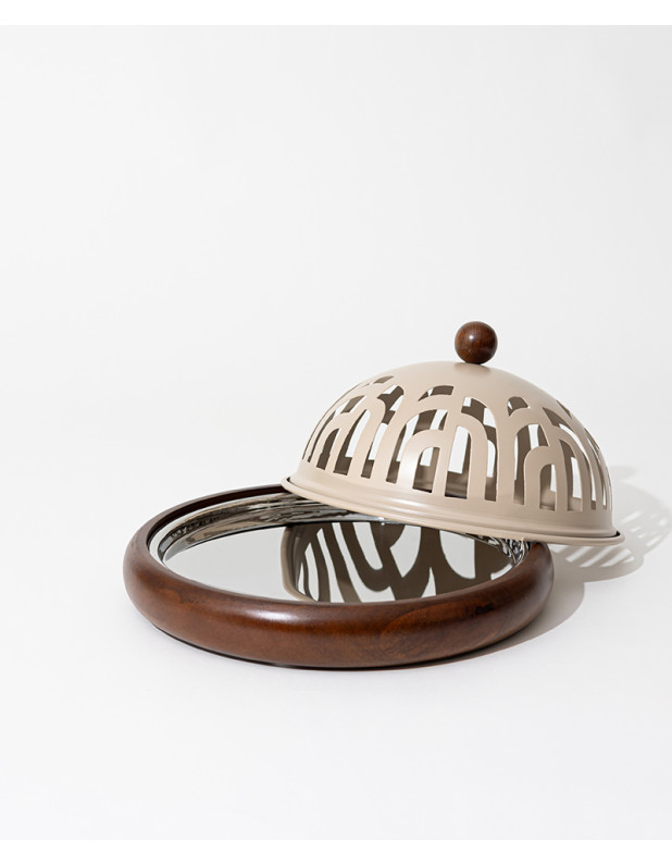 Cake stand with cover